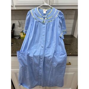 barbizon light blue snap front house coat‎ large